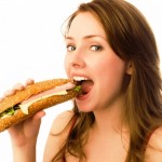 ¿Qué pasa si no como? mujer-comiendo